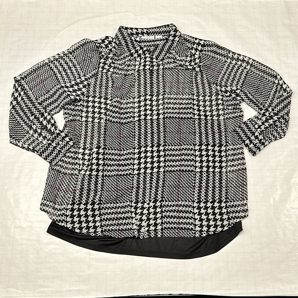 New Liz Claiborne Blouse With Insert